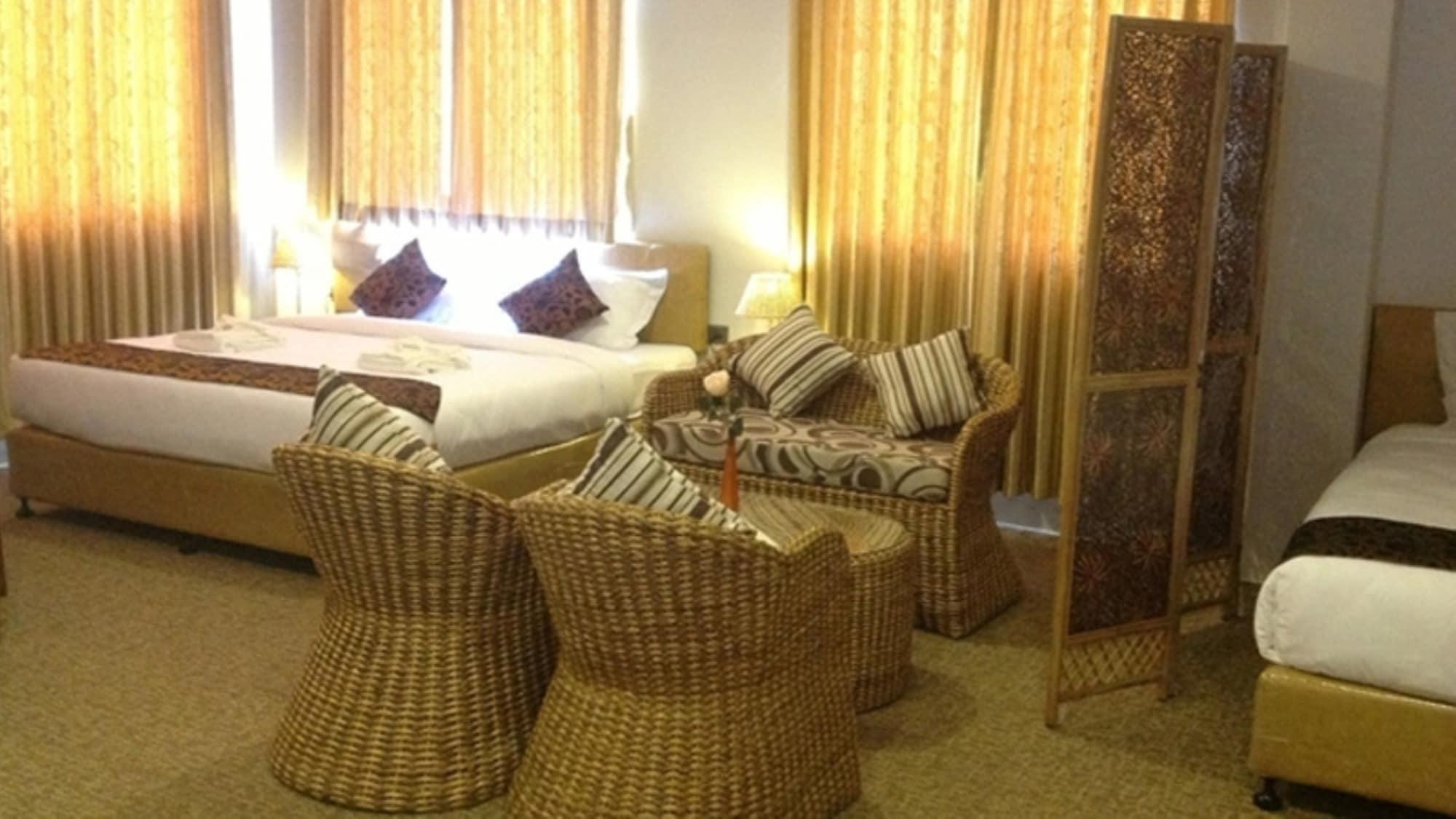 Holiday Hotel Yangon Luaran gambar