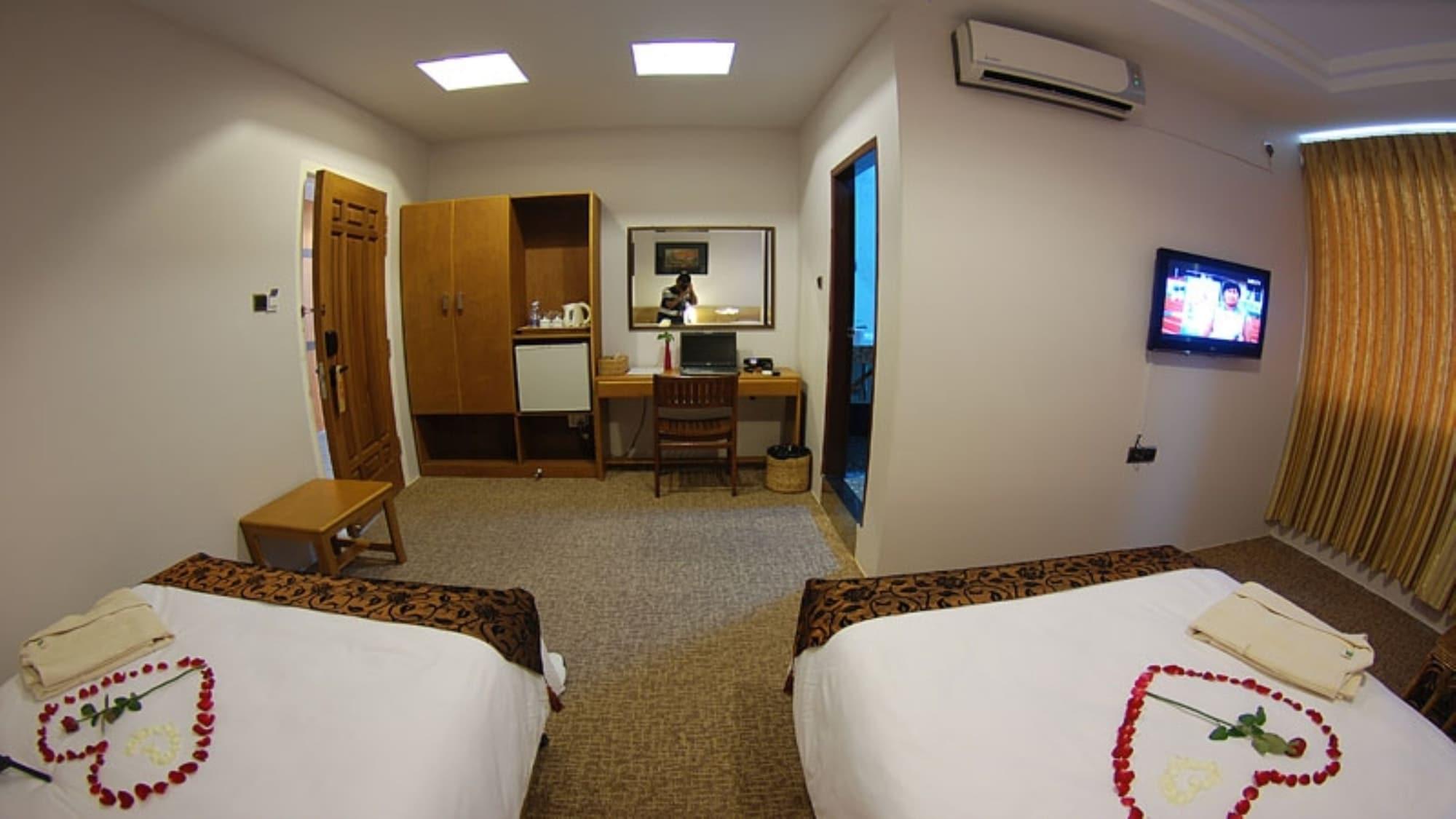 Holiday Hotel Yangon Luaran gambar