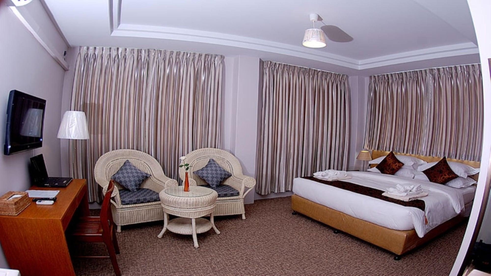 Holiday Hotel Yangon Luaran gambar