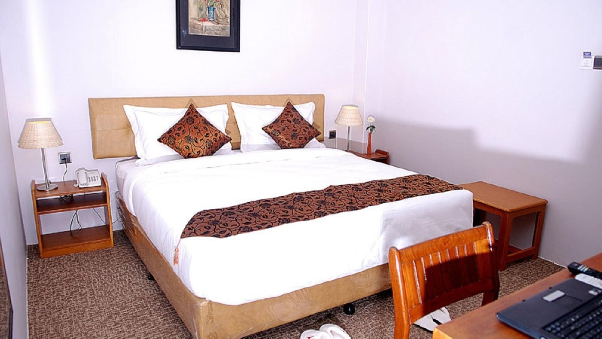 Holiday Hotel Yangon Luaran gambar