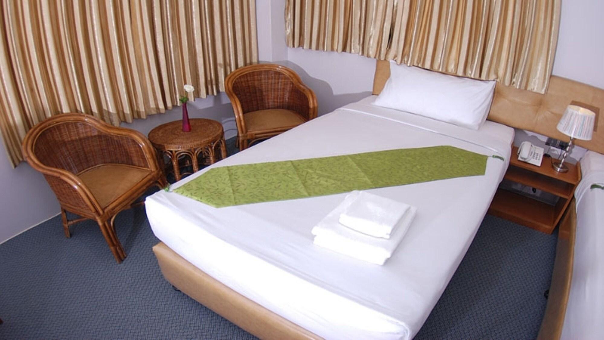 Holiday Hotel Yangon Luaran gambar