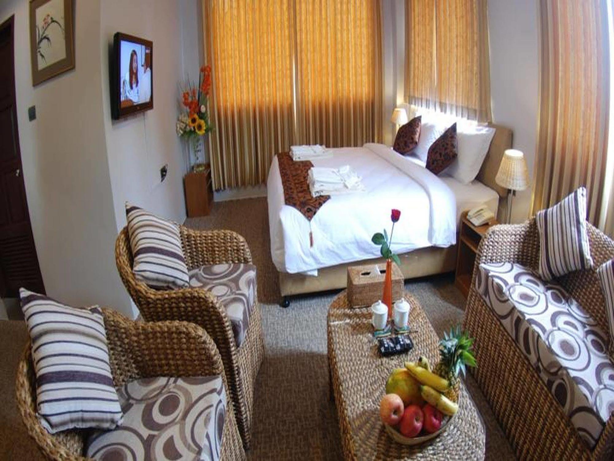 Holiday Hotel Yangon Luaran gambar
