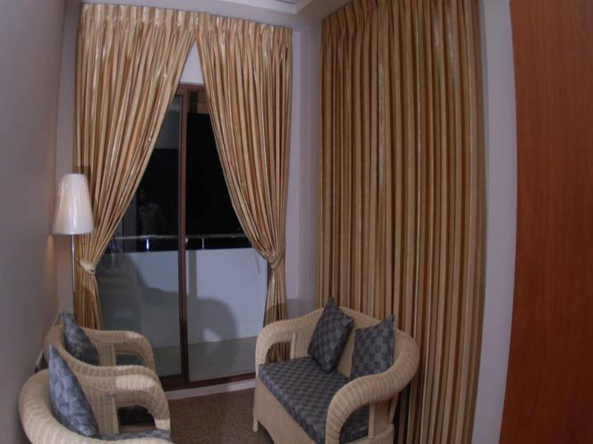 Holiday Hotel Yangon Luaran gambar