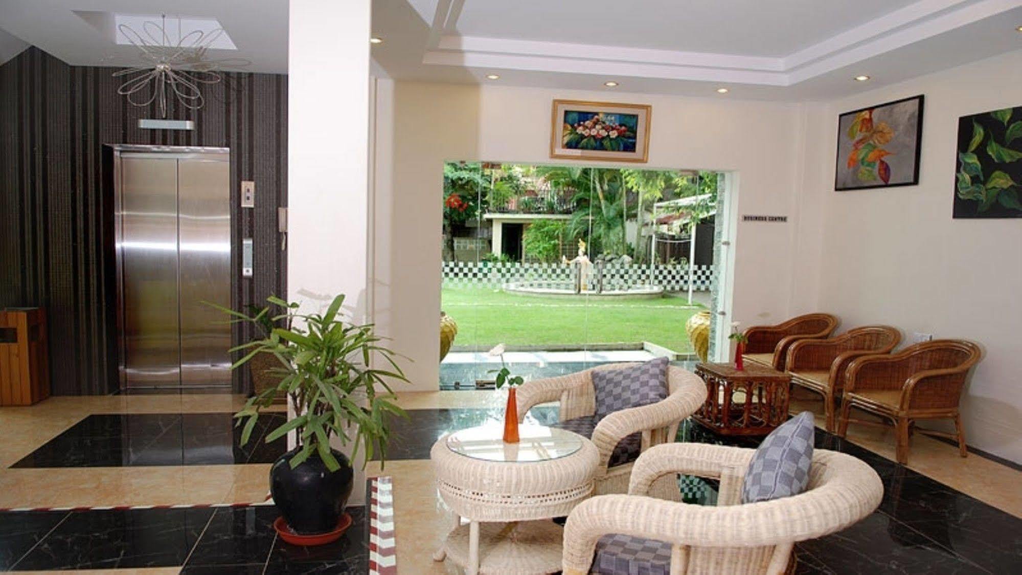 Holiday Hotel Yangon Luaran gambar